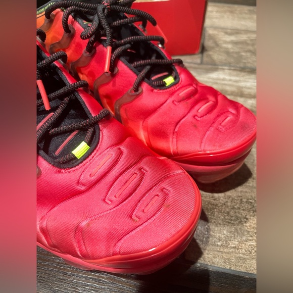 Nike Air VaporMax Plus Laser Crimson Men's Classic Sneakers Size 11.5 - Picture 4 of 9
